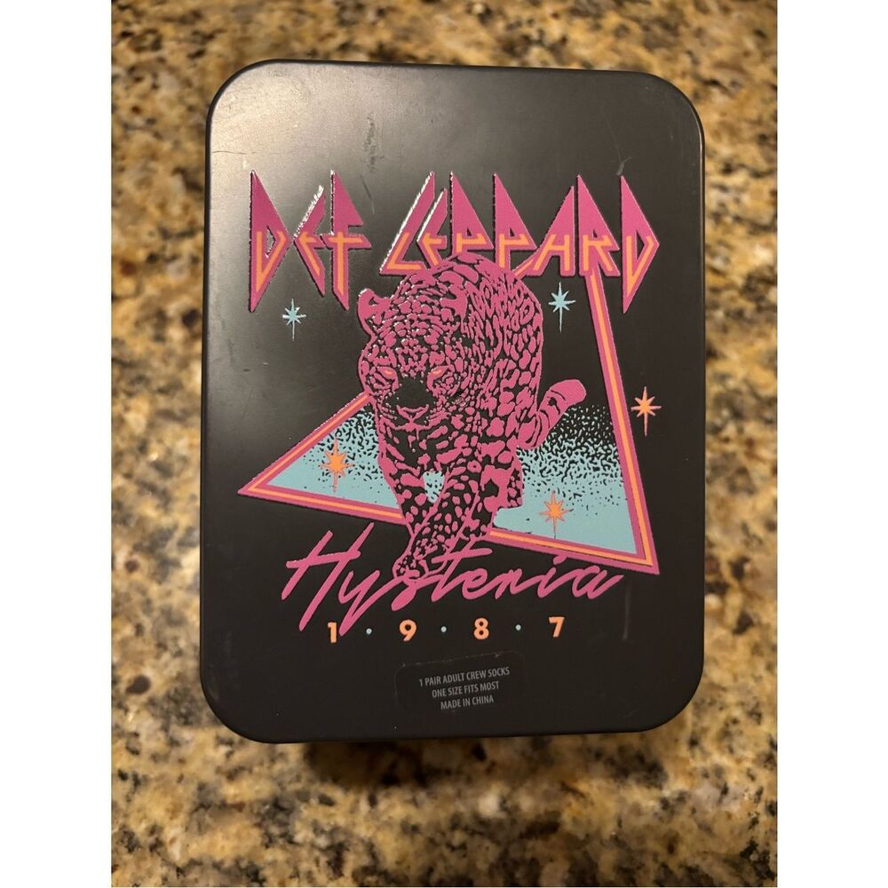 🐆NIB Def Leppard Socks with Graphic Case🐆
